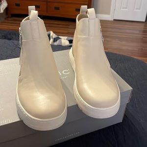 Vionic White leather boots